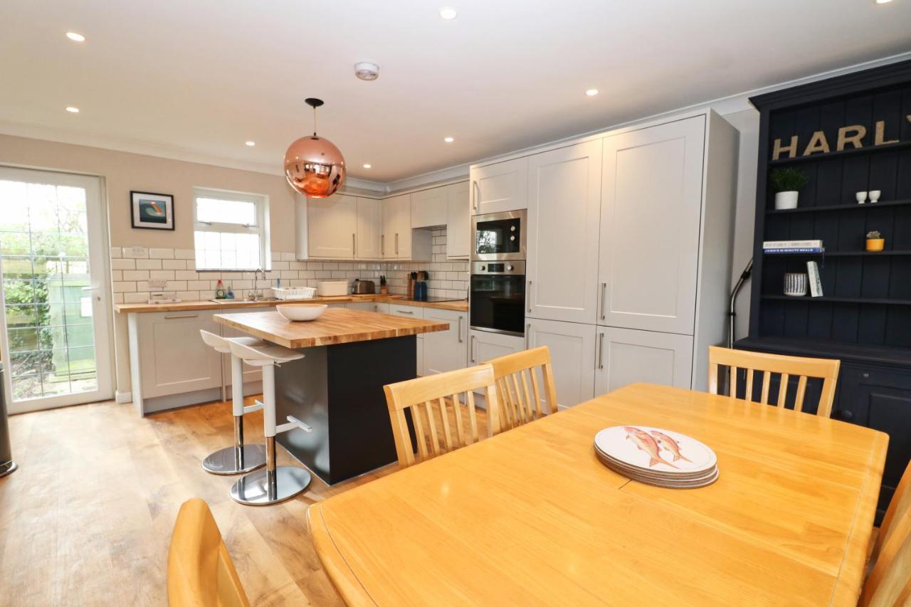 By The Beach Cottage, Dogs Welcome Saint Merryn Exterior photo